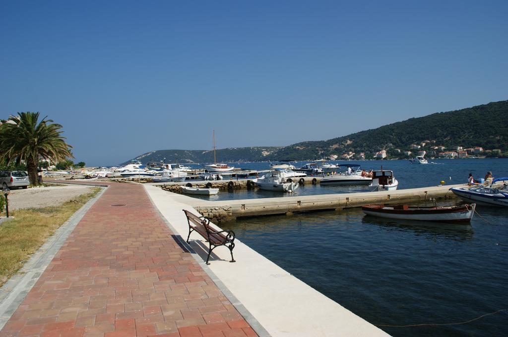 Superior Rooms Sea Side View Rab Town Exterior photo